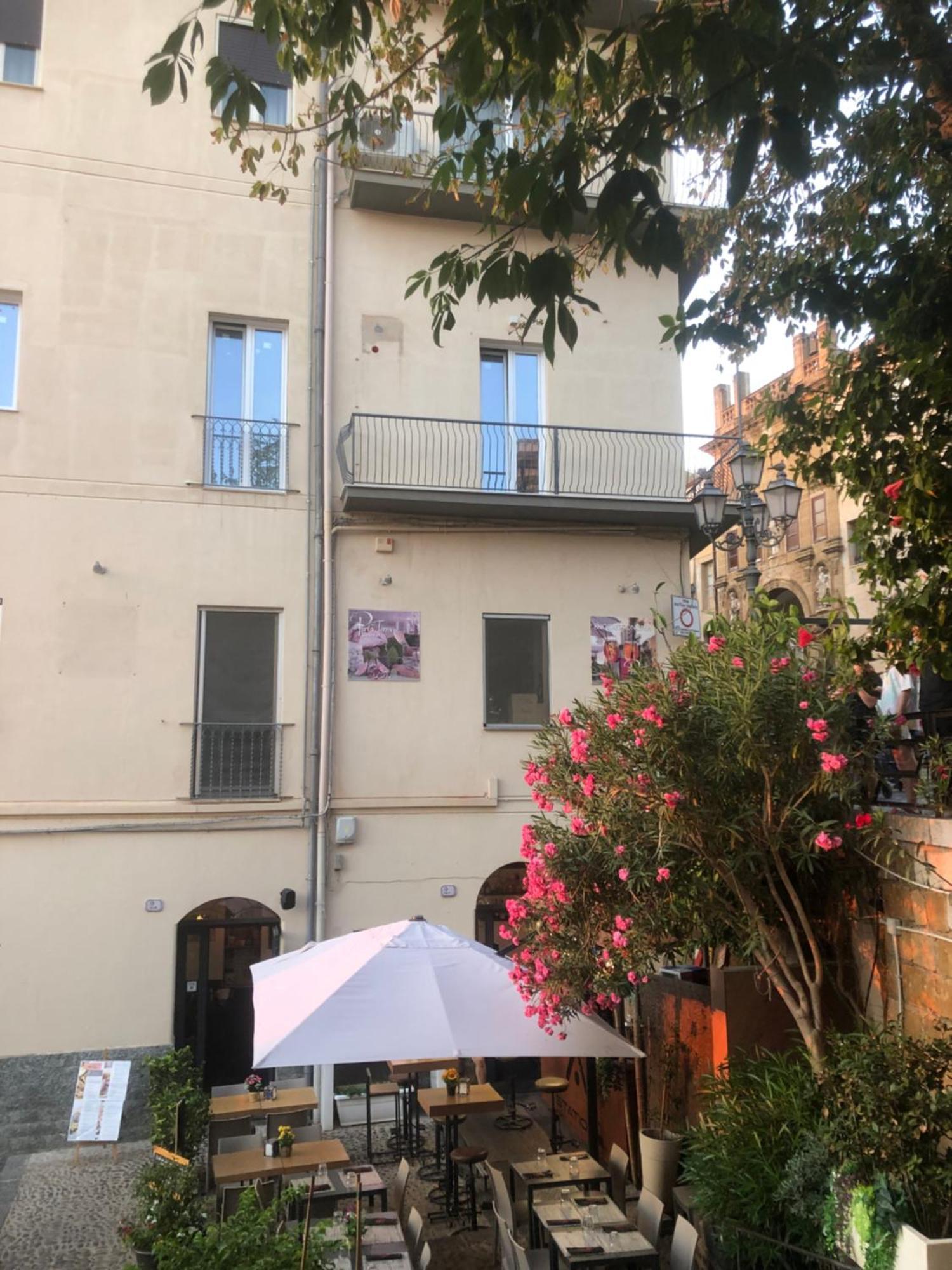 Villa Di Giorgi Apartments Center تْشيفالو المظهر الخارجي الصورة