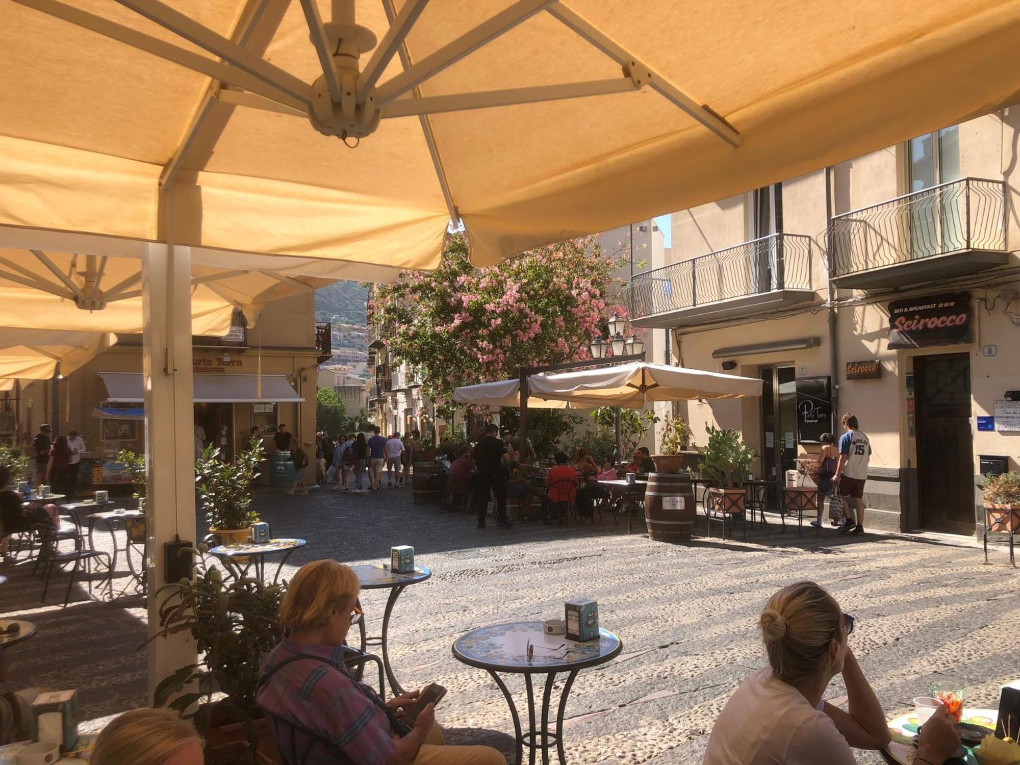 Villa Di Giorgi Apartments Center تْشيفالو المظهر الخارجي الصورة