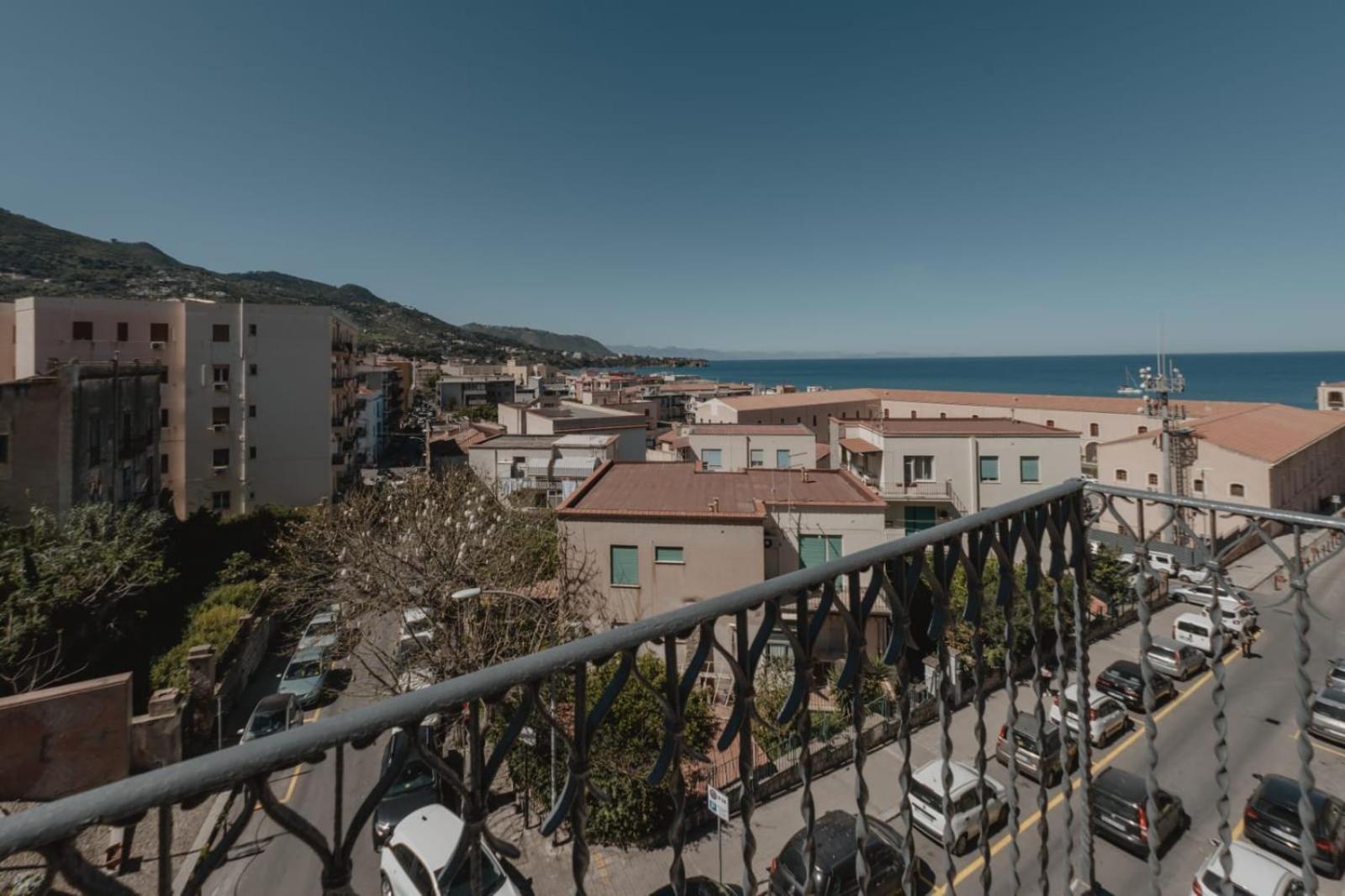Villa Di Giorgi Apartments Center تْشيفالو المظهر الخارجي الصورة